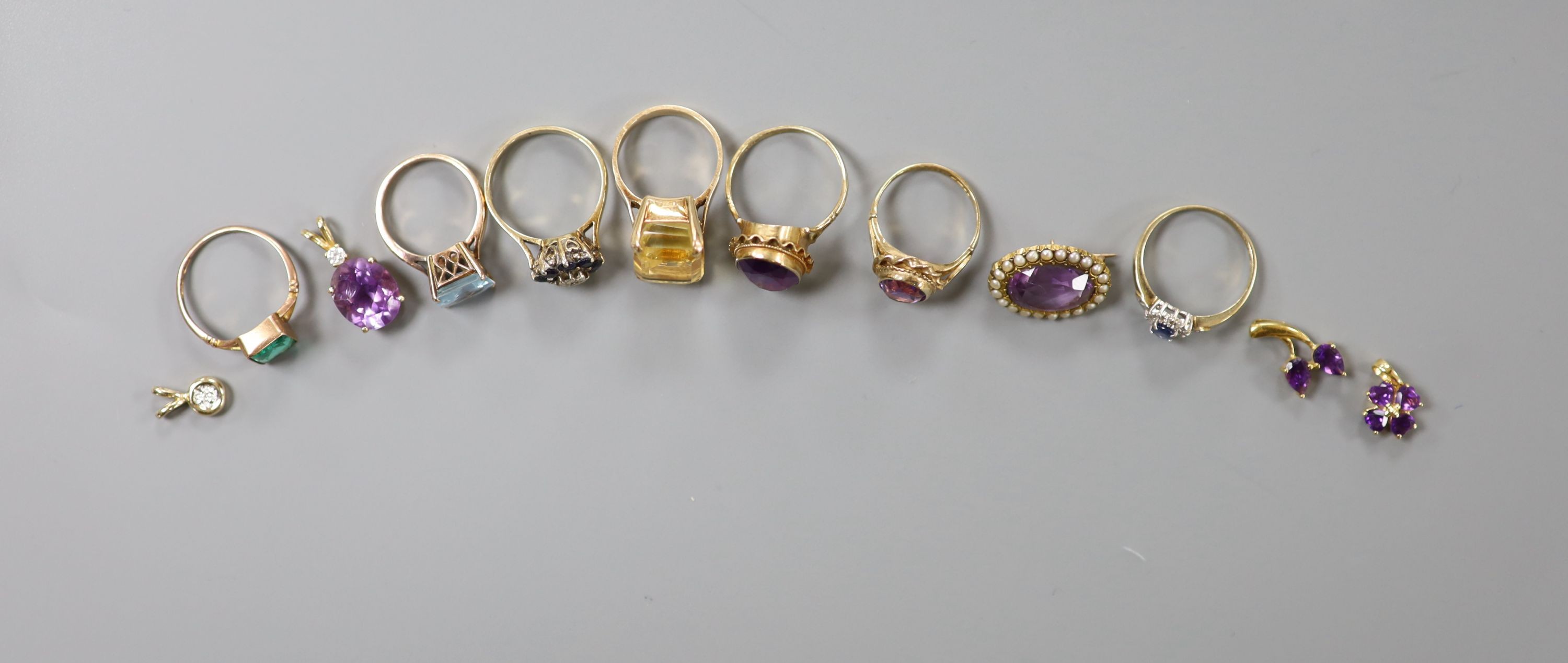Mixed jewellery including five 9ct and gem set dress rings and a 9ct small pendant, gross 14.9 grams, an 18k and citrine ring and two 18k and amethyst set small pendants, gross 10 grams, a 15ct and amethyst brooch, gross